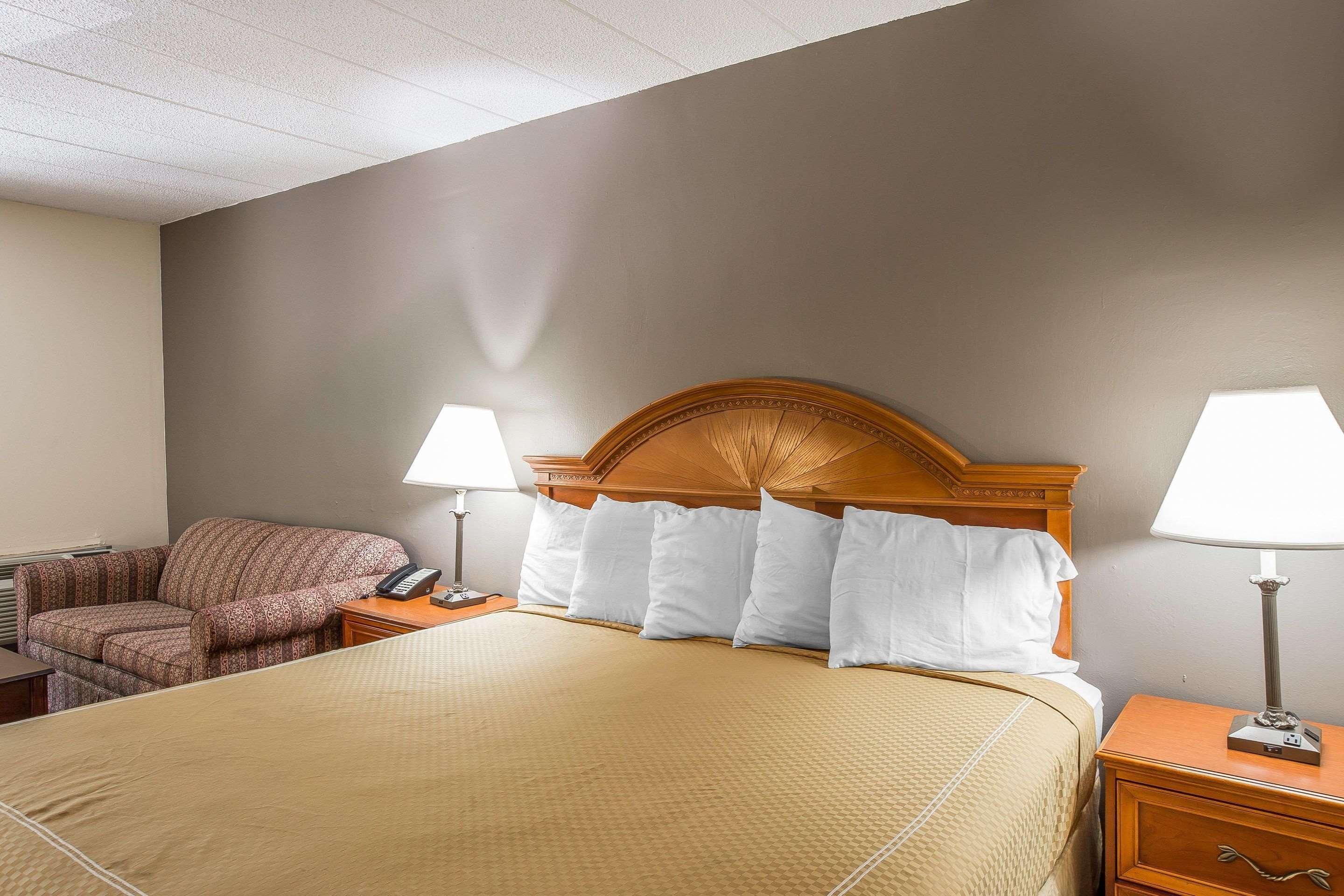 Rodeway Inn Anderson Bagian luar foto