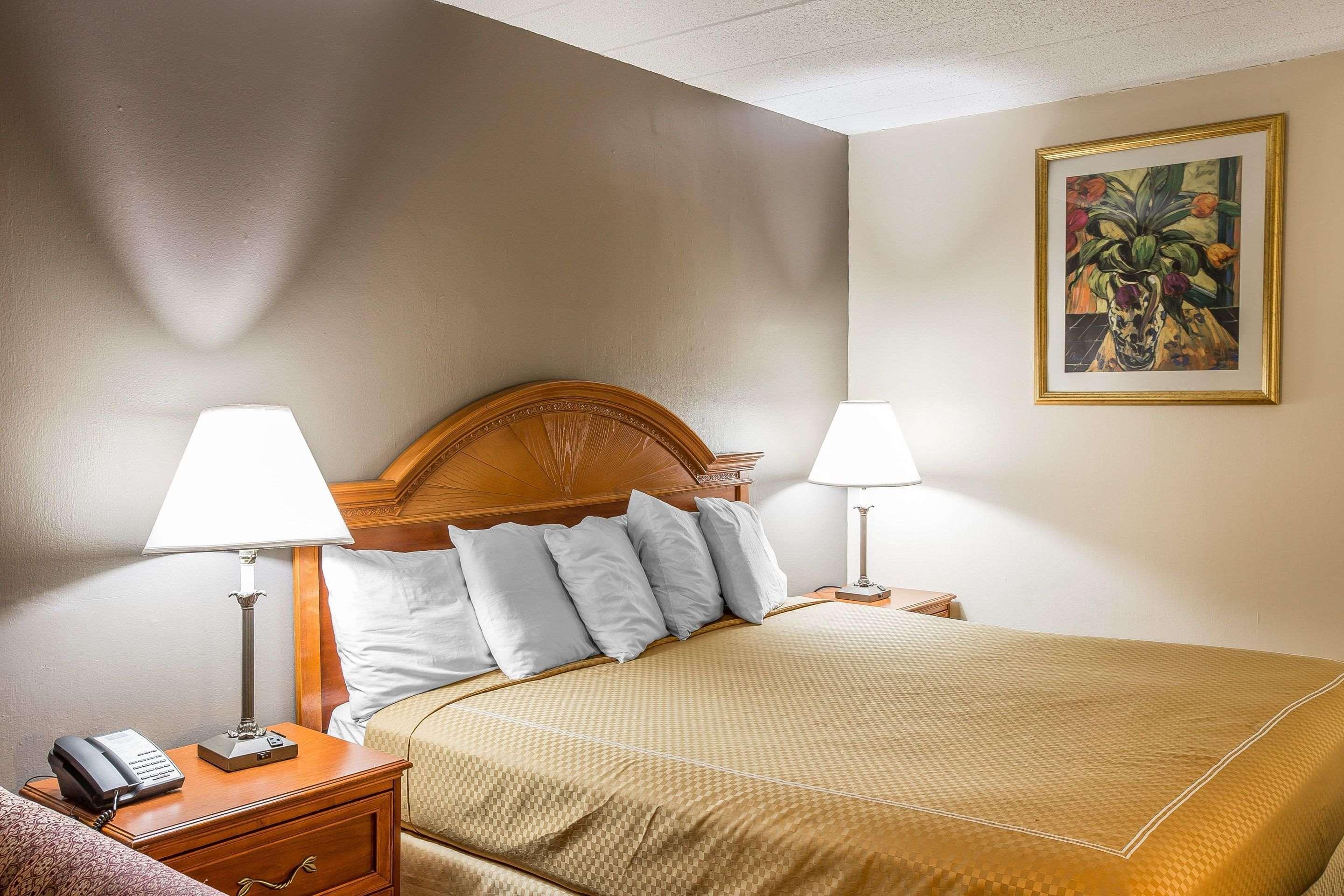 Rodeway Inn Anderson Bagian luar foto