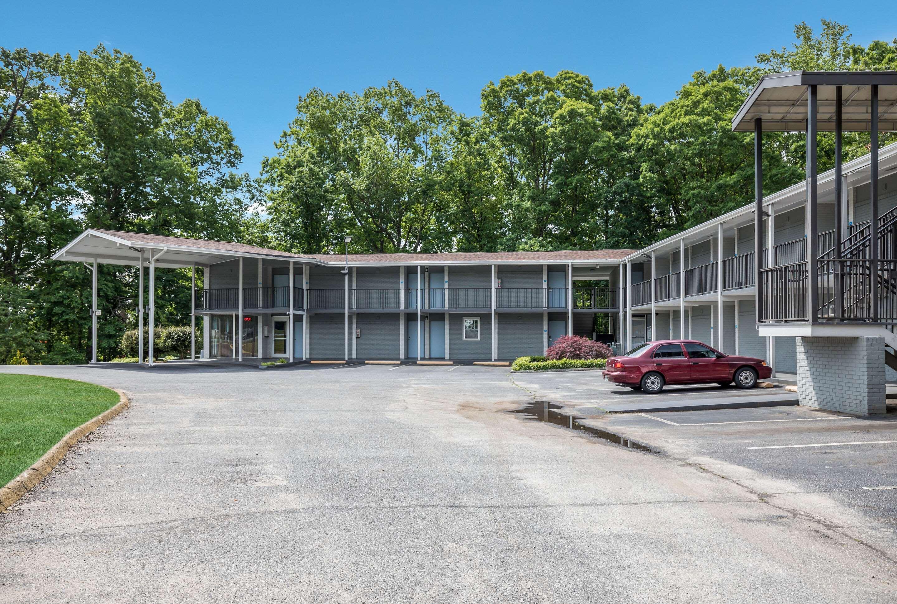 Rodeway Inn Anderson Bagian luar foto