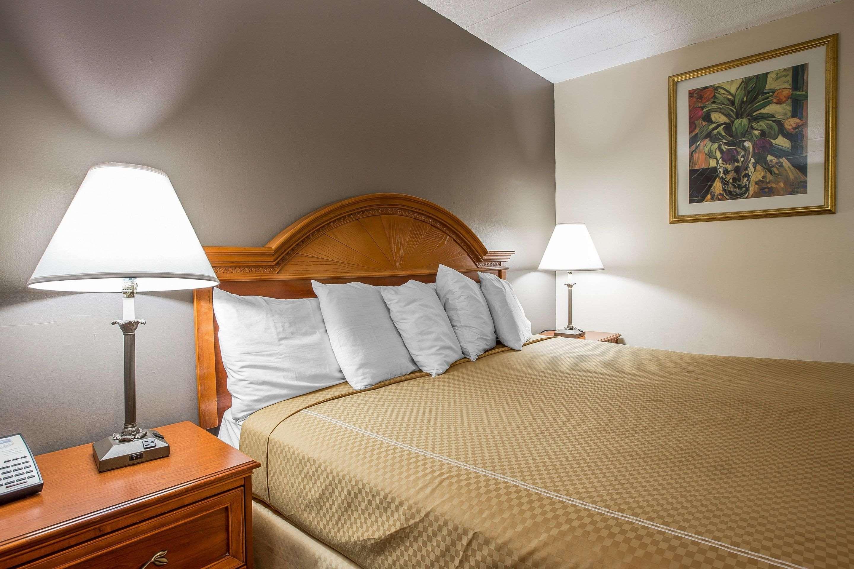 Rodeway Inn Anderson Bagian luar foto