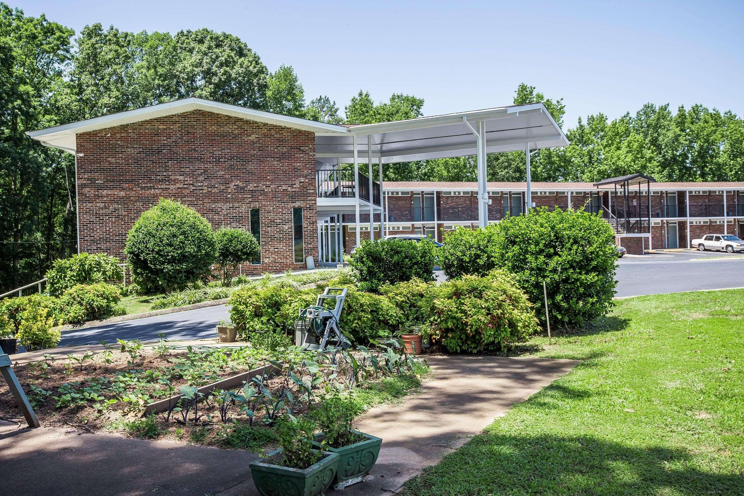 Rodeway Inn Anderson Bagian luar foto