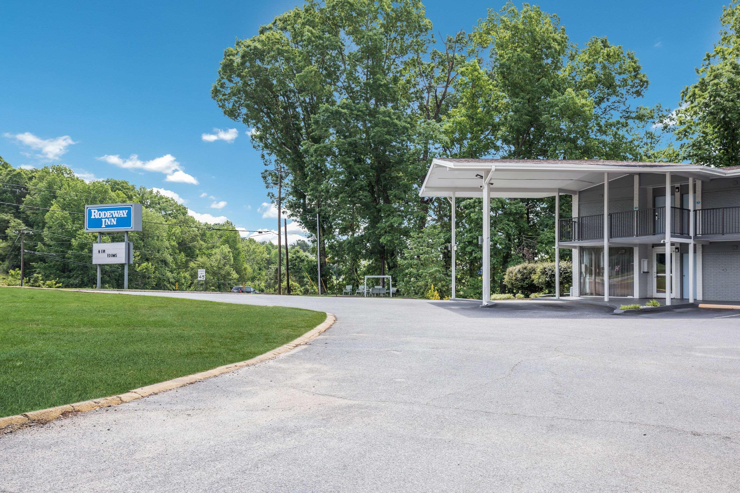 Rodeway Inn Anderson Bagian luar foto