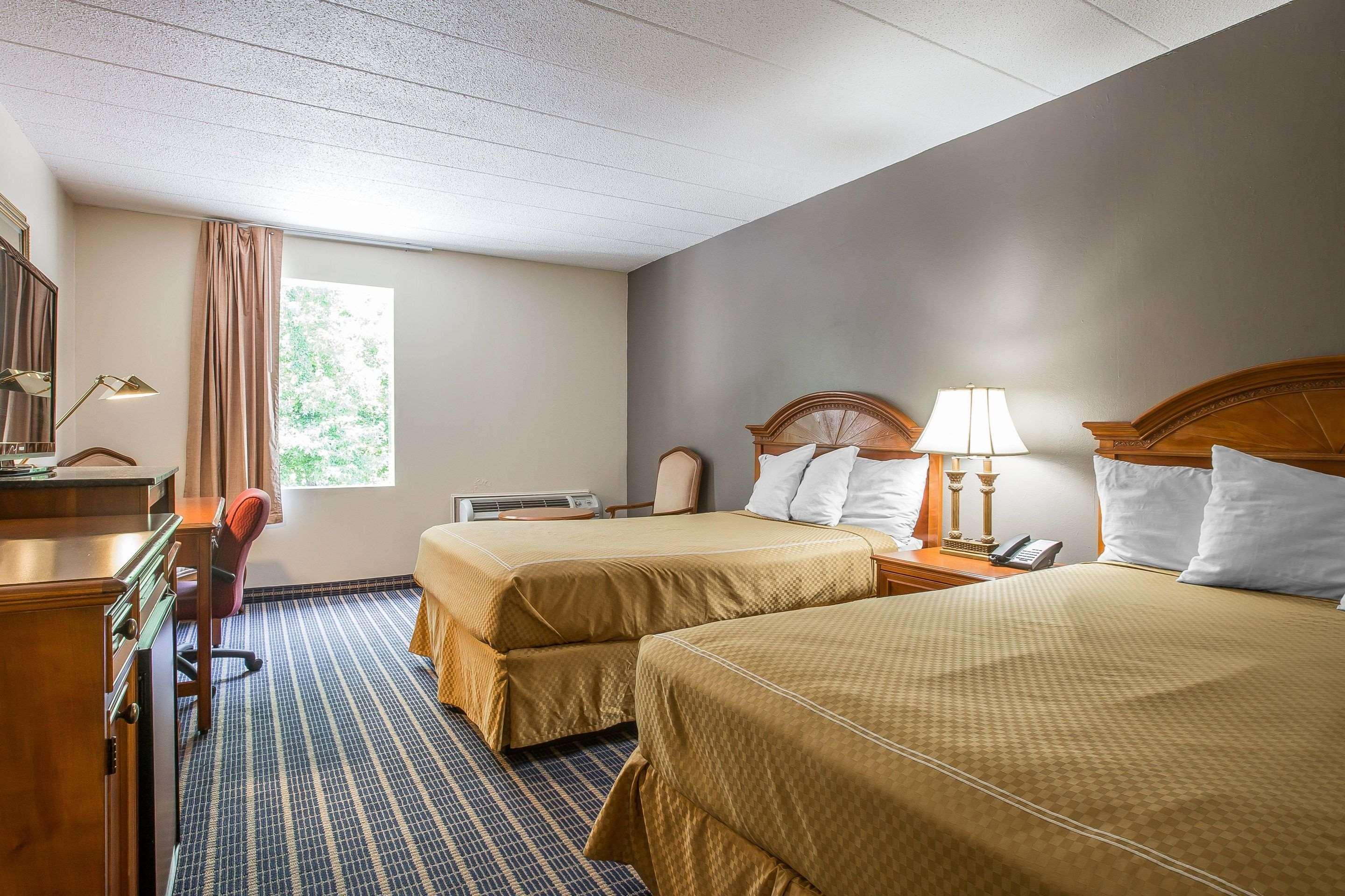 Rodeway Inn Anderson Bagian luar foto